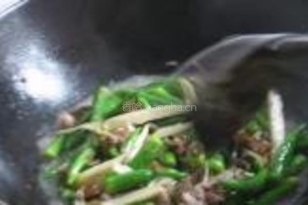 雪菜冬笋辣椒的做法图解5