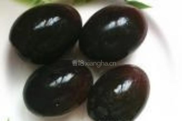 剁椒拌皮蛋的做法图解1