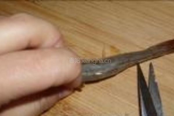 油爆虾的做法图解1