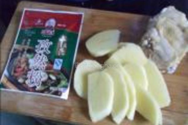 孜然土豆鸡腿的做法图解1