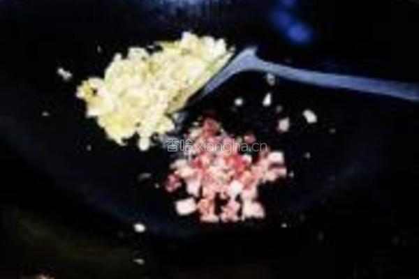 缤纷圣诞腊味炒饭的做法图解6