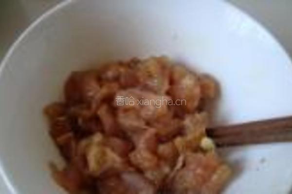 宫爆鸡丁的做法图解1