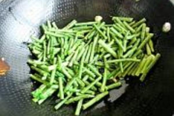 西红柿烧豆角的做法图解3