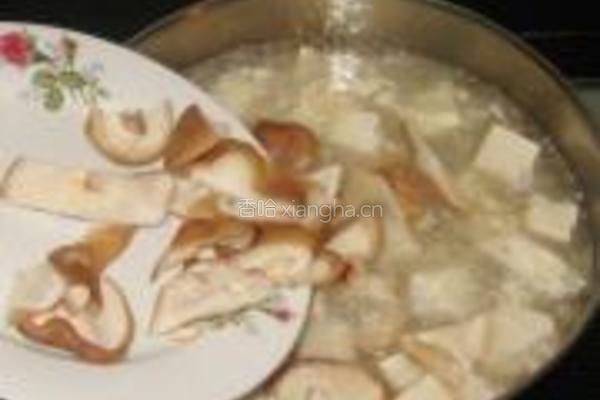 香菇海虾豆腐汤的做法图解4