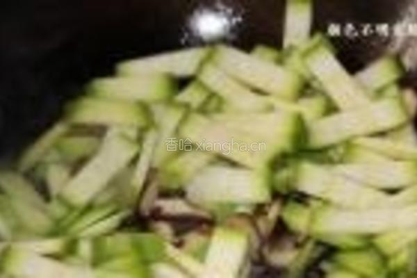 西葫芦炒香菇的做法图解4