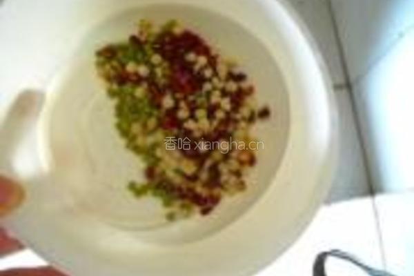 蜜豆冰蔬果糯米粥的做法图解3