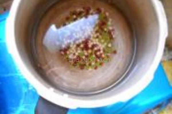 蜜豆冰蔬果糯米粥的做法图解4
