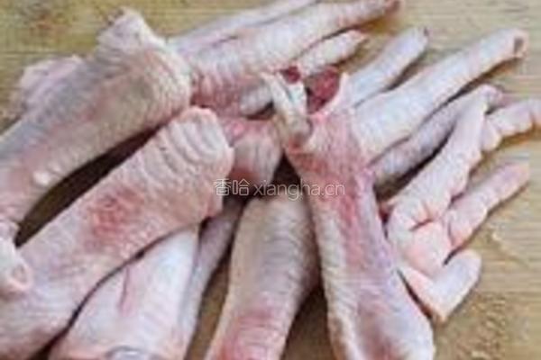 香菇黄豆凤爪汤的做法图解1
