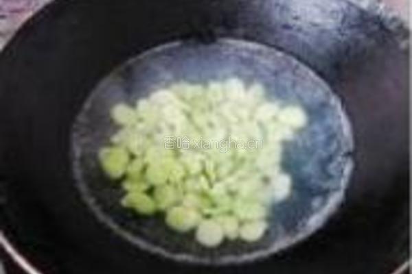 冬瓜笋炒蚕豆的做法图解2