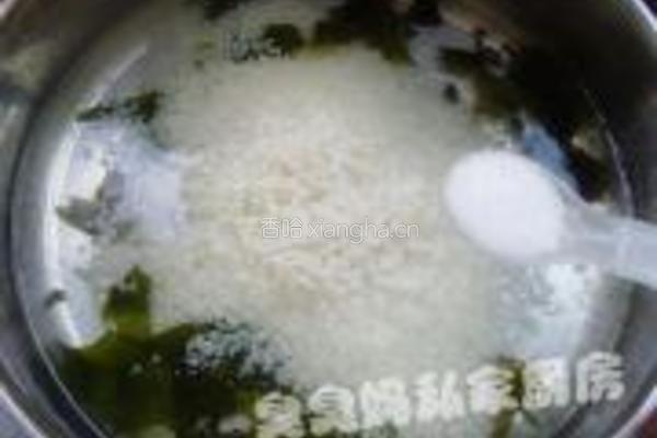 虾仁海木耳焖饭的做法图解4