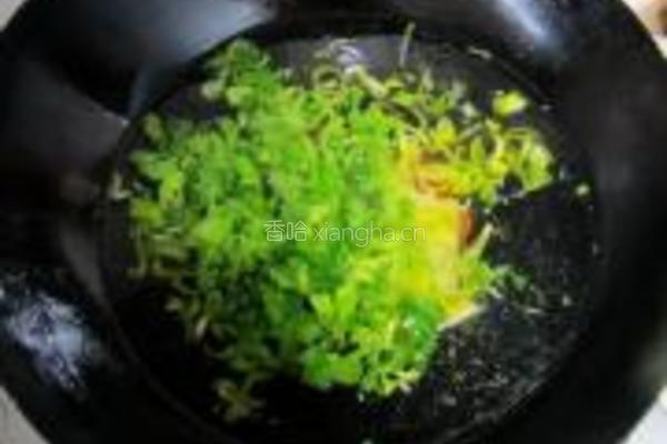 胡萝卜芹菜叶面条的做法图解4
