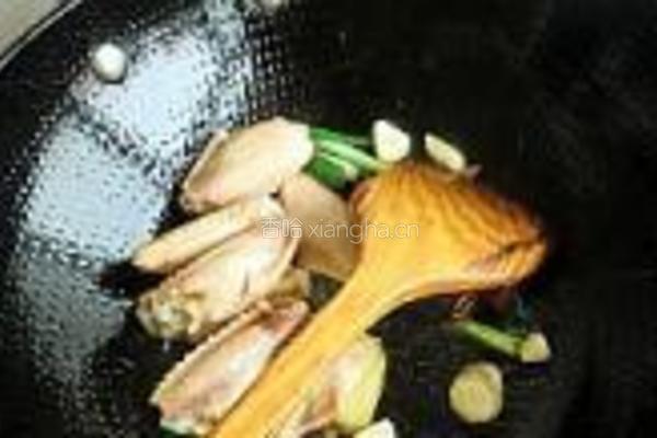 香菇焖鸡翅的做法图解5