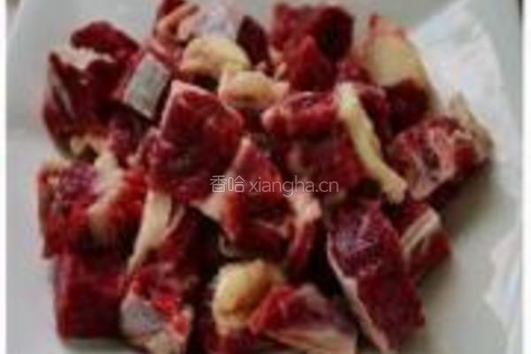萝卜炖牛腩的做法图解1