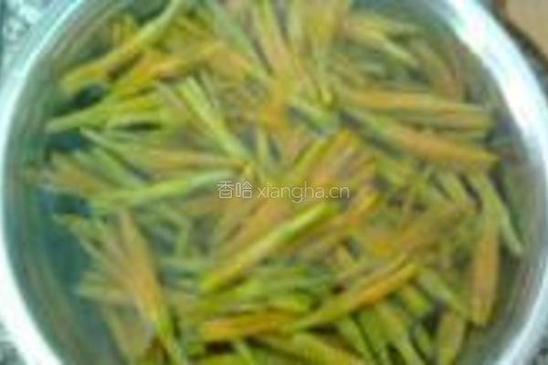 鲜黄花菜滑肉丝的做法图解2