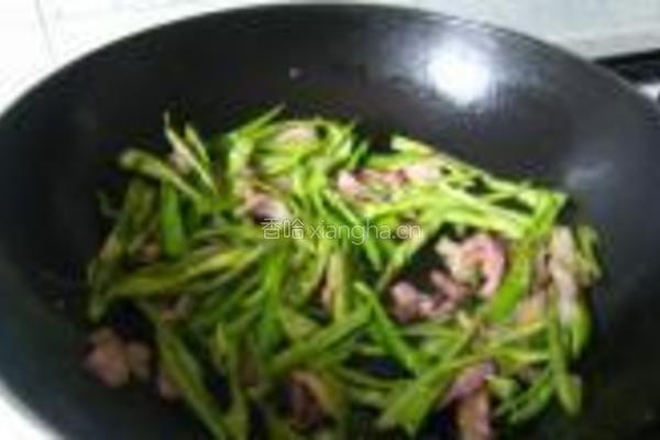 徽茶干青椒肉丝的做法图解9