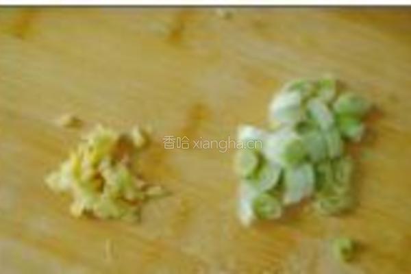 苤蓝炒木耳的做法图解3