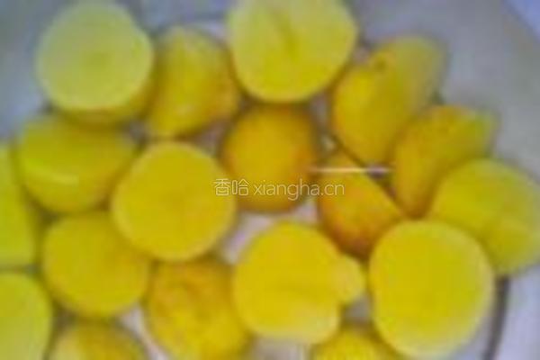 腐乳烧土豆的做法图解1