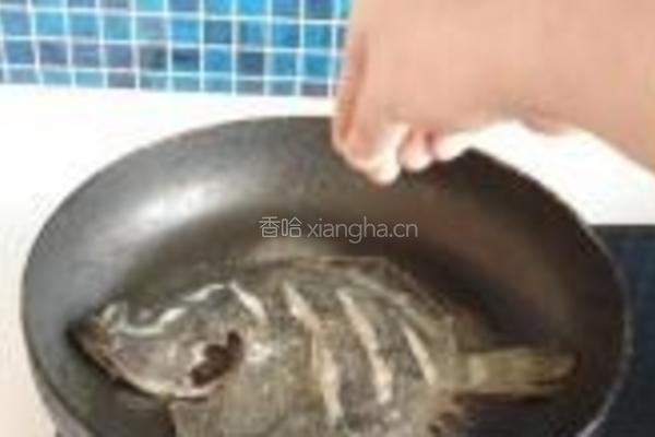 干煎多宝鱼的做法图解6