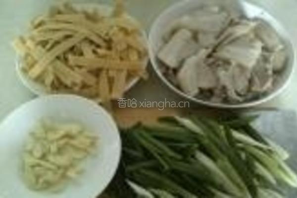 千张蒜苗回锅肉的做法图解1
