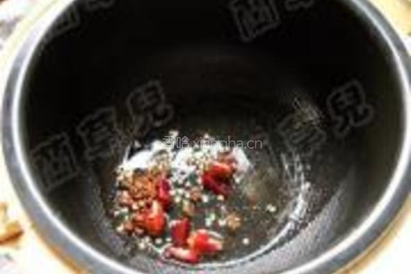 饭煲麻辣豆芽焖面的做法图解3