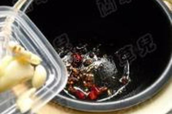 饭煲麻辣豆芽焖面的做法图解4