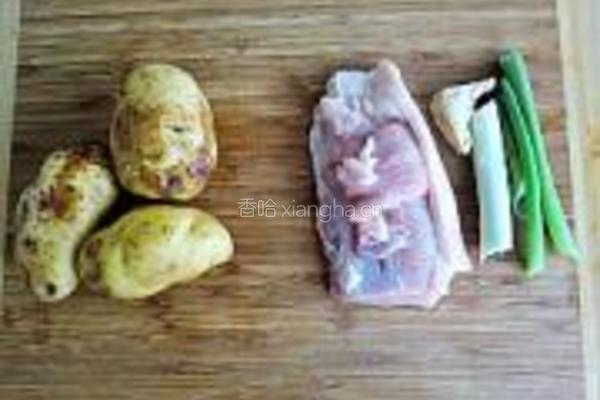 土豆烧肉的做法图解1
