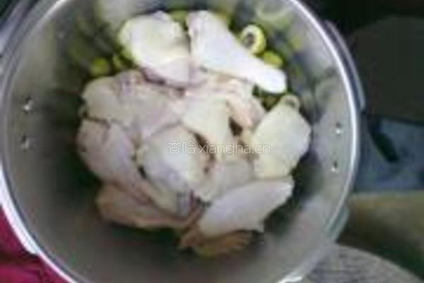 青橄榄炖鸡汤的做法图解4