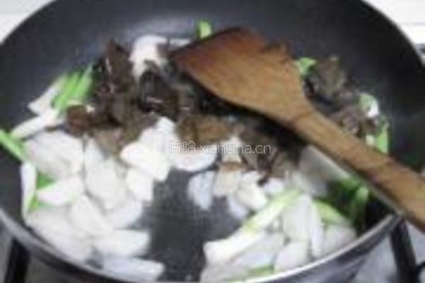 大蒜木耳炒山药的做法图解5