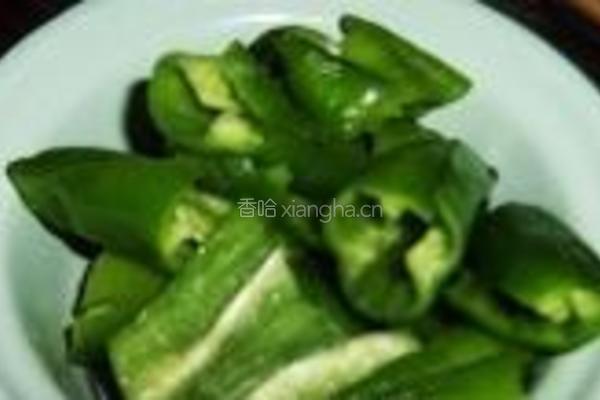虎皮尖椒炒藕片的做法图解2
