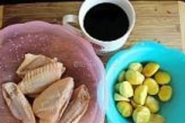 红酒栗子烧鸡翅的做法图解1