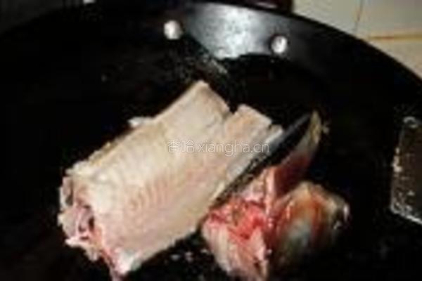 鱼头鱼骨豆腐汤的做法图解4