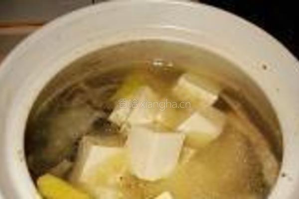 鱼头鱼骨豆腐汤的做法图解6