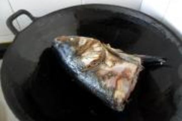 蟹味菇鱼头豆腐煲的做法图解8