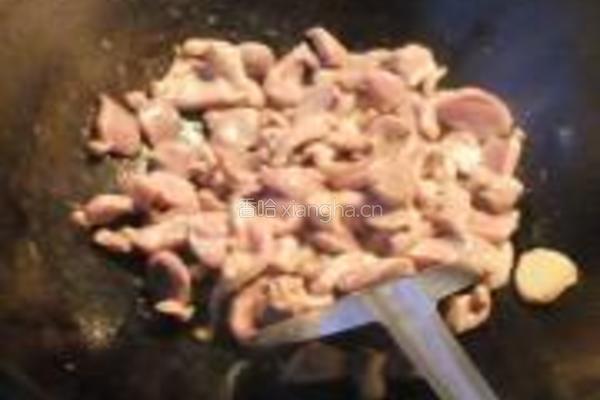 青椒茭白炒鸡肫的做法图解5