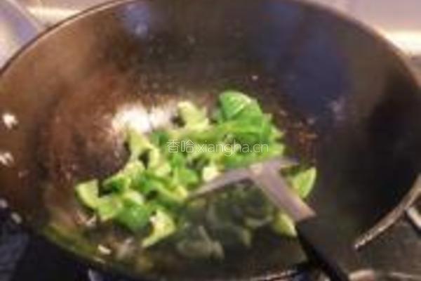 青椒茭白炒鸡肫的做法图解6