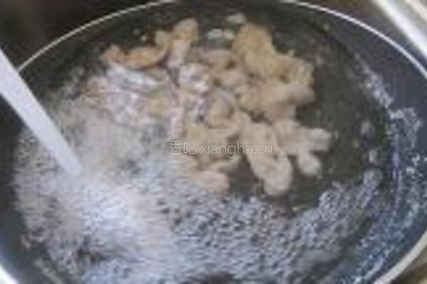 蒜头豆豉焖鸡珍的做法图解2