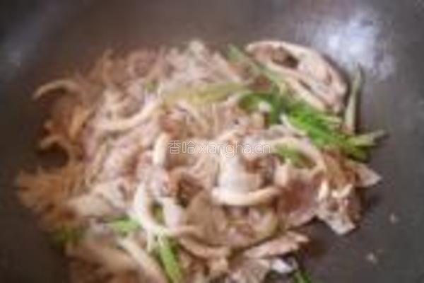 凤尾菇炒肉的做法图解6