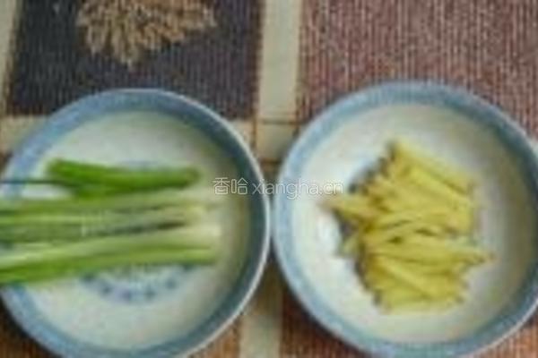 蚝油爆萝卜的做法图解2
