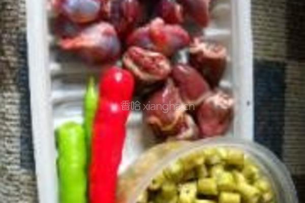 酸豆角炒鸽肫的做法图解1