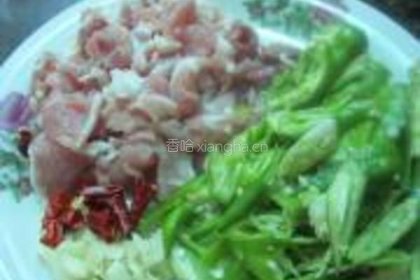 辣椒炒瘦肉的做法图解1