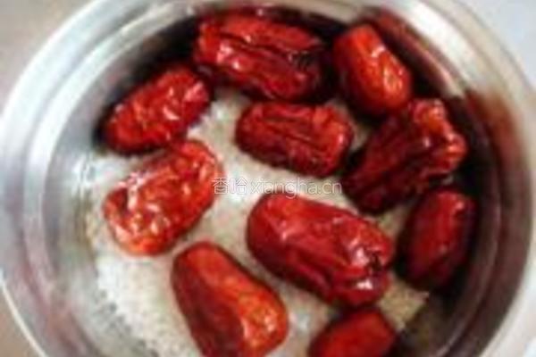 糯米芋头红枣粥的做法图解2