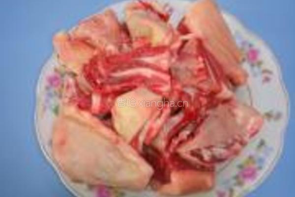 当归生姜羊肉汤的做法图解1