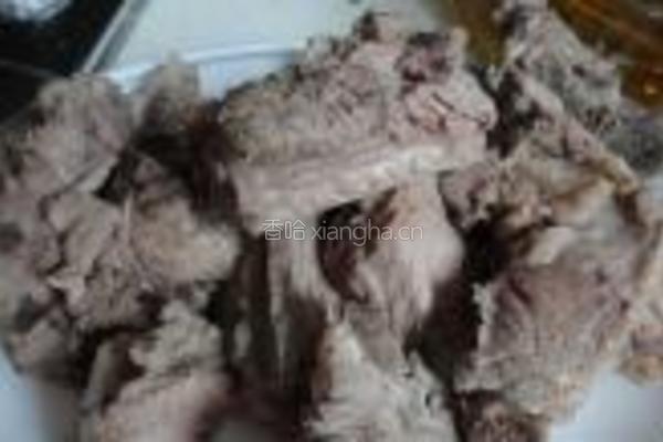 土豆炖排骨的做法图解1