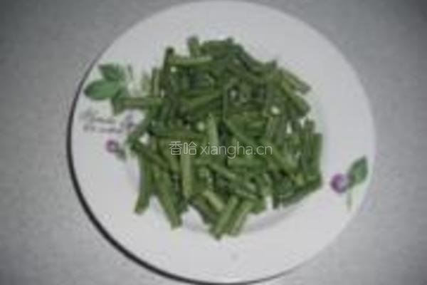 豇豆香菇焖鸡仔的做法图解4