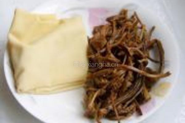 茶树菇焖鸭的做法图解1