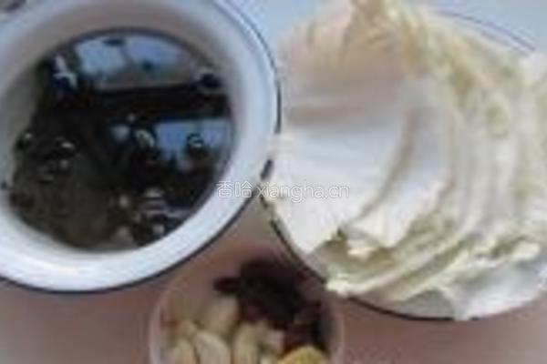 酸辣白菜的做法图解1