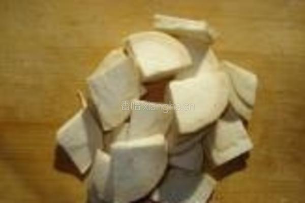 肉肠蒜薹胡萝卜的做法图解3
