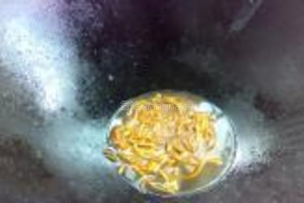 虫草银芽炒粉丝的做法图解5