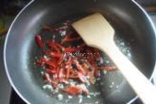 红椒炒绿芽的做法图解5