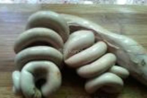 爽脆椒炒生肠的做法图解2